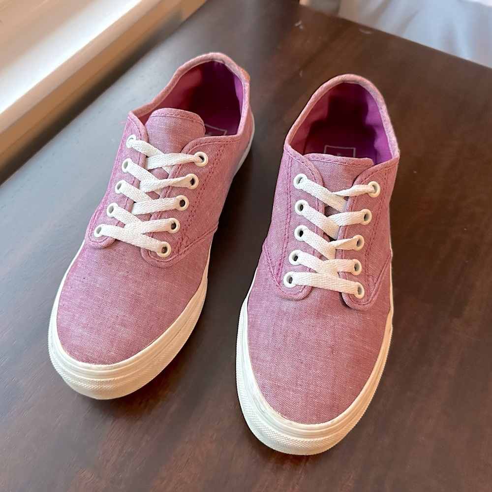 Van’s Women’s Size 9 Authentic Shoe in pink/purple